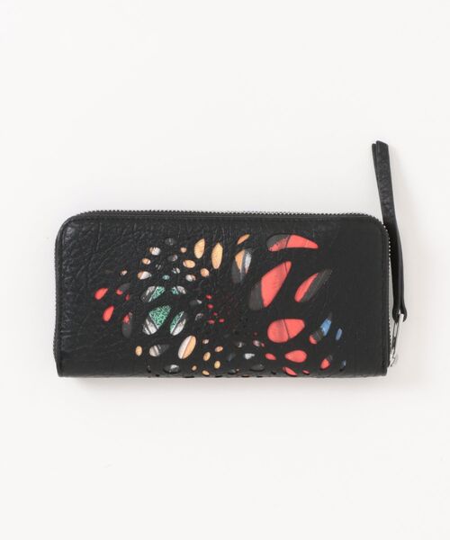 Desigual(デシグアル)の「蝶のパンチング財布(財布・レディース・ブラック・FREE)」の2枚目の写真