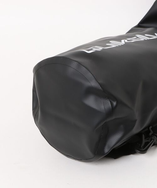 Quiksilver（クイックシルバー）の「QUIKSILVER メンズ SMALL BACK DRY スタッシュバッグ Sサイズ 5L 防水【2026年春夏モデル】/ターポリン（ショルダーバッグ・メンズ・ブラック・FREE）」の3枚目の写真