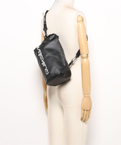 Quiksilver（クイックシルバー）の「QUIKSILVER メンズ SMALL BACK DRY スタッシュバッグ Sサイズ 5L 防水【2026年春夏モデル】/ターポリン（ショルダーバッグ・メンズ・ブラック・FREE）」の5枚目の写真