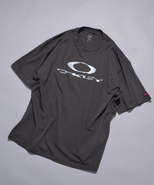 FREAK'S STORE（フリークスストア）の「OAKLEY/オークリー 限定展開 NEW RETRO TEE X-METAL 3.0（Tシャツ/カットソー・メンズ・ブラック/オフホワイト/チャコールグレー・SMALL/MEDIUM/LARGE）」の4枚目の写真