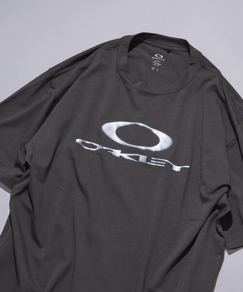 FREAK'S STORE（フリークスストア）の「OAKLEY/オークリー 限定展開 NEW RETRO TEE X-METAL 3.0（Tシャツ/カットソー・メンズ・ブラック/オフホワイト/チャコールグレー・SMALL/MEDIUM/LARGE）」の5枚目の写真