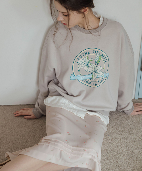 LAUTREDE MIN(ロートルドミン)の「Lautre Lily Light gray Sweatshirts(スウェット・レディース・ネイビー/ライトグレー・FREE)」の3枚目の写真