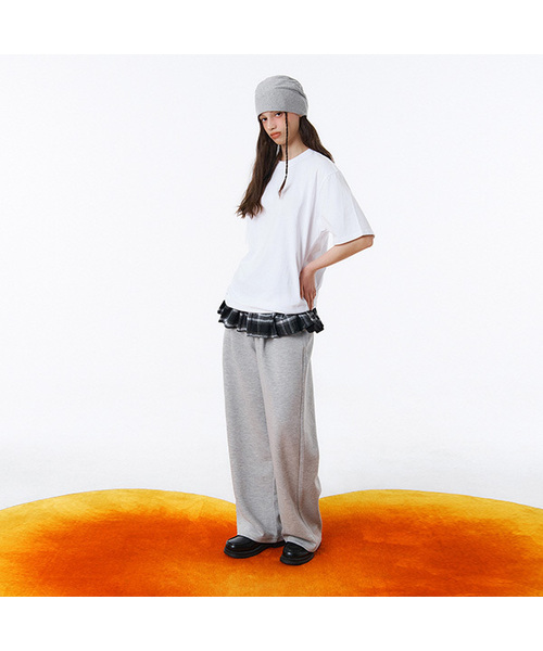 RANDOMOFF（ランダムオフ）の「[Unisex] BASIC LINE ONE TUCK WIDE SWEAT PANTS (2color)（スウェットパンツ・レディース・ブラック/グレー・SMALL/MEDIUM/LARGE）」の2枚目の写真