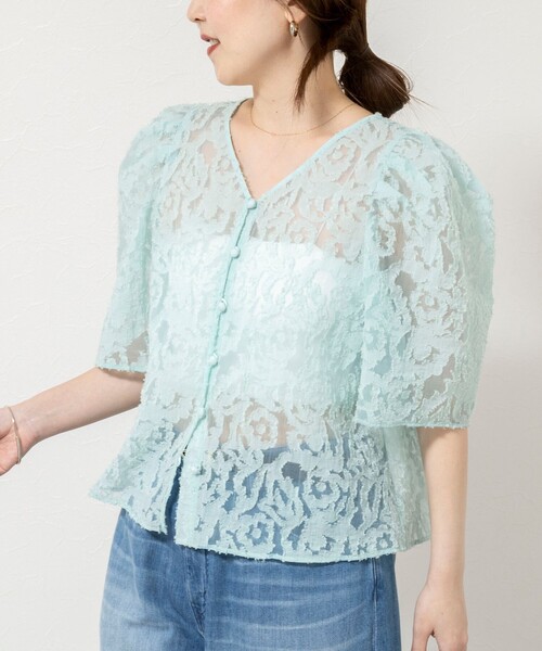 NOLLEY’S Sophi（ノーリーズソフィ）の「ウォッシャブルワッシャーオーガンジーカットジャガードブラウス（シャツ/ブラウス・レディース・ホワイト/ミント・38）」の2枚目の写真