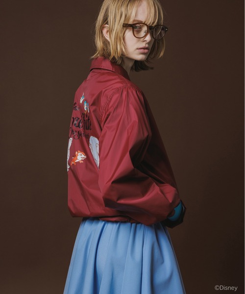 NON TOKYO(ノントーキョー)の「Disney 『Snow White』 NON TOKYO PRINT COACH JACKET(ANIMALS)(ブルゾン・レディース・ブラック/ワインレッド・1/2)」の2枚目の写真