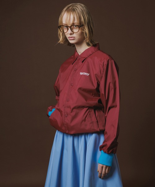 NON TOKYO(ノントーキョー)の「Disney 『Snow White』 NON TOKYO PRINT COACH JACKET(ANIMALS)(ブルゾン・レディース・ブラック/ワインレッド・1/2)」の4枚目の写真