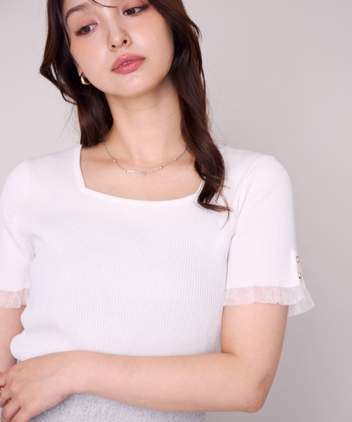 MISCH MASCH(ミッシュマッシュ)の「2026春夏新作 シアーフリル2way半袖ニット(ニット/セーター・レディース・ホワイト/ピンク/ブルー/ホワイト×ブラック/ブラック・フリ-)」の2枚目の写真