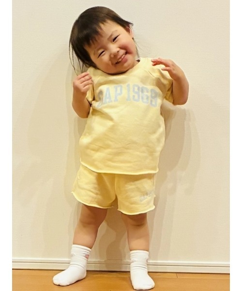 GAP（ギャップ）の「babyGap フレンチテリー 半袖 スウェットシャツ（スウェット・キッズ・イエロー/ピンク/ブラック/オフホワイト・70cm/80ｃｍ/90cm/100cm/110cm/95cm/105cm）」の6枚目の写真