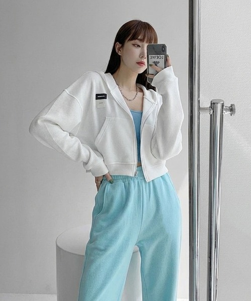 VIBGYOR(ヴィブジョー)の「【EIZZ/アイズ】ショート丈 ワッフル クロップド ジップアップ パーカー(パーカー・レディース・ホワイト/ブラック/ライトグレー・FREE)」の8枚目の写真