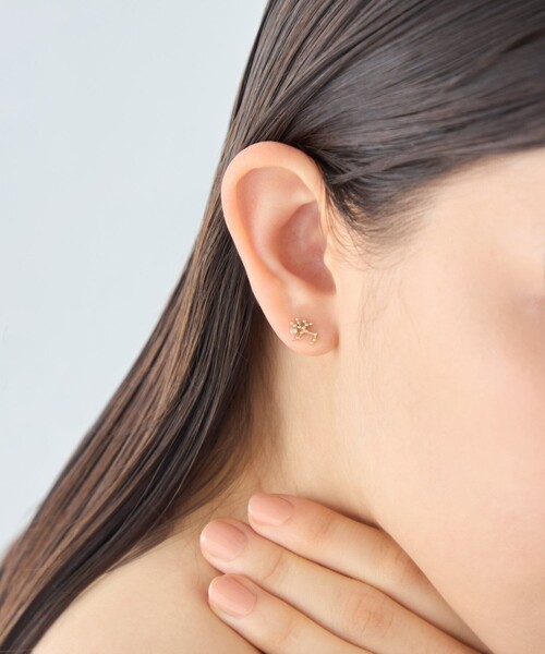 ete（エテ）の「[ゾディアック] K10YG ダイヤモンド ピアス /いて座（ピアス（片耳用）・レディース・イエローゴールド・FREE）」の5枚目の写真