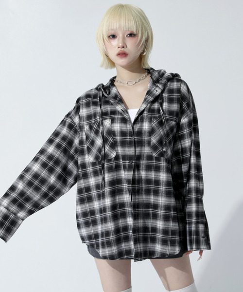 ANAP（アナップ）の「フード付 ビッグシルエット シャツ（シャツ/ブラウス・レディース・ブラック×ホワイト/ブラック・F）」の5枚目の写真