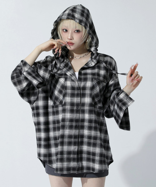 ANAP（アナップ）の「フード付 ビッグシルエット シャツ（シャツ/ブラウス・レディース・ブラック×ホワイト/ブラック・F）」の4枚目の写真