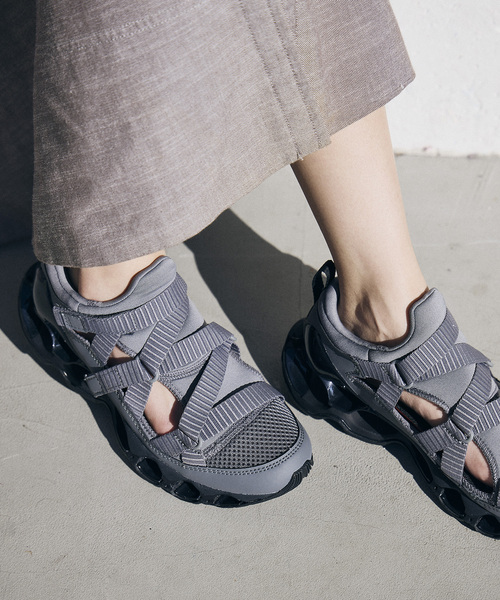 SLOBE IENA（スローブイエナ）の「MIZUNO/ミズノ wave prophecy strap（スニーカー・レディース・ライトグレー/ブラック・25cm/24cm/23cm）」の7枚目の写真