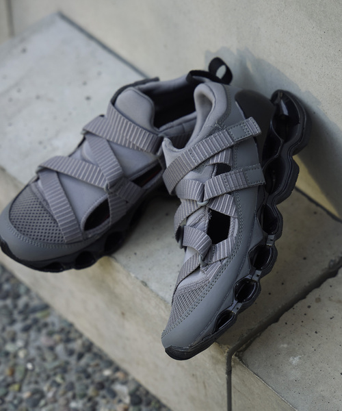 SLOBE IENA（スローブイエナ）の「MIZUNO/ミズノ wave prophecy strap（スニーカー・レディース・ライトグレー/ブラック・25cm/24cm/23cm）」の11枚目の写真