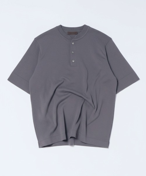 Rinascente(リナシェンテ)の「【Rinascente/リナシェンテ】Molesey ヘンリーネック サイドスリット ニット(ニット/セーター・メンズ・ブラック/グレイッシュベージュ/チャコールグレー/ホワイト/ダークブラウン/ライトグレー/インディゴブルー/ネイビー・SMALL/MEDIUM/LARGE/X-LARGE)」の1枚目の写真