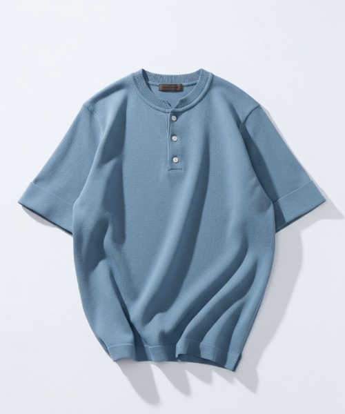 Rinascente(リナシェンテ)の「【Rinascente/リナシェンテ】Molesey ヘンリーネック サイドスリット ニット(ニット/セーター・メンズ・ブラック/グレイッシュベージュ/チャコールグレー/ホワイト/ダークブラウン/ライトグレー/インディゴブルー/ネイビー・SMALL/MEDIUM/LARGE/X-LARGE)」の8枚目の写真