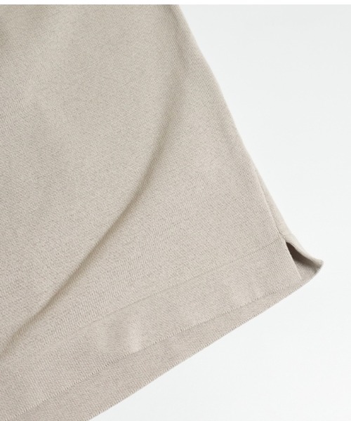 Rinascente(リナシェンテ)の「【Rinascente/リナシェンテ】Molesey ヘンリーネック サイドスリット ニット(ニット/セーター・メンズ・ブラック/グレイッシュベージュ/チャコールグレー/ホワイト/ダークブラウン/ライトグレー/インディゴブルー/ネイビー・SMALL/MEDIUM/LARGE/X-LARGE)」の19枚目の写真