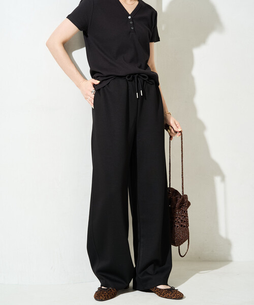 FREAK'S STORE(フリークスストア)の「限定展開 <接触冷感>ダンボール ワイド カーブ パンツ(その他パンツ・レディース・ブラック/グレー/ネイビー/ベージュ/ブラウン・MEDIUM/SMALL)」の2枚目の写真