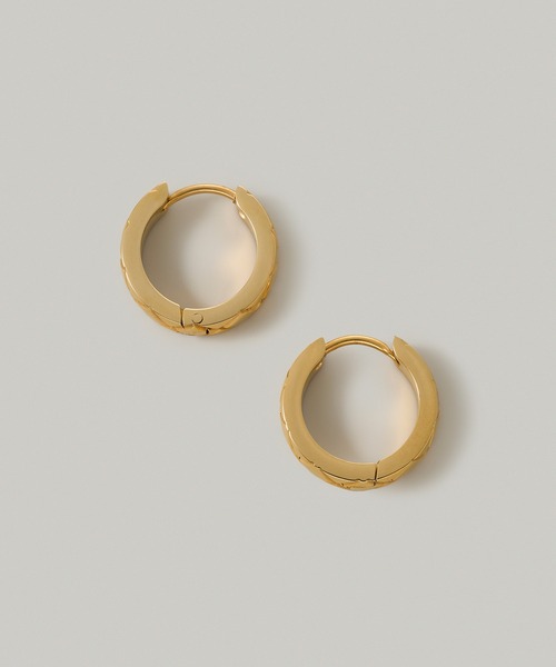 Jolie Toujours（ジョリトゥジュール）の「【汗や水に強い】〈ステンレス〉キルトラインフープピアス（ピアス（両耳用）・レディース・ゴールド/シルバー・FREE）」の4枚目の写真