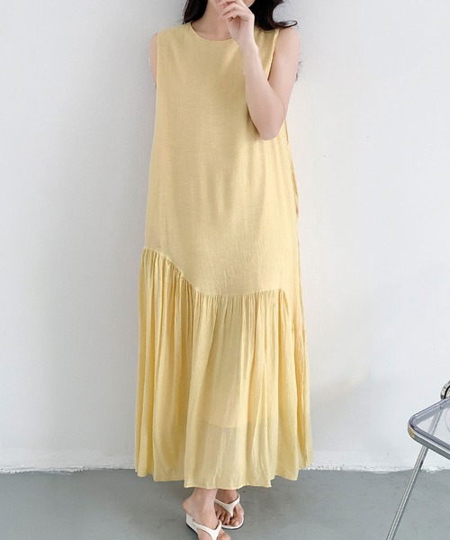 LOWO(ロワ)の「アシンメトリー切替えティアードノースリーブロングワンピース(ワンピース・レディース・ブルー/イエロー/オフホワイト/ブラック・FREE)」の5枚目の写真