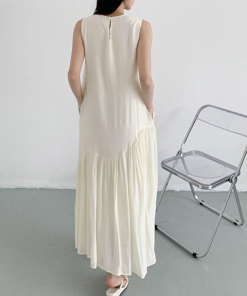 LOWO(ロワ)の「アシンメトリー切替えティアードノースリーブロングワンピース(ワンピース・レディース・ブルー/イエロー/オフホワイト/ブラック・FREE)」の11枚目の写真