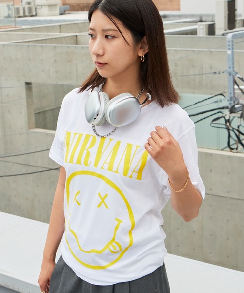 NIRVANA(ニルヴァーナ)の「Nirvana/ニルヴァーナ Yellow Happy Face Unisex Black T Shirt 2026年 夏 夏服(Tシャツ/カットソー・メンズ・ブラック/ホワイト/ブラック×ホワイト・S/M/L/XL)」の1枚目の写真