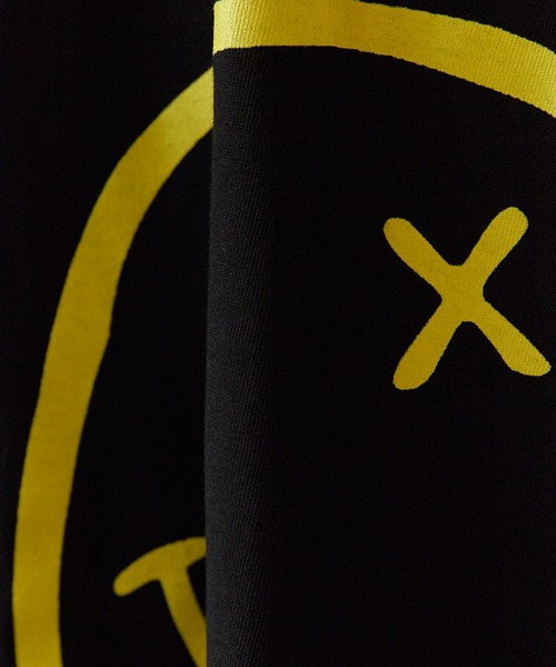 NIRVANA（ニルヴァーナ）の「Nirvana Yellow Happy Face Unisex Black T Shirt 2026年 夏 夏服（Tシャツ/カットソー・メンズ・ブラック・S/M/L/XL）」の5枚目の写真