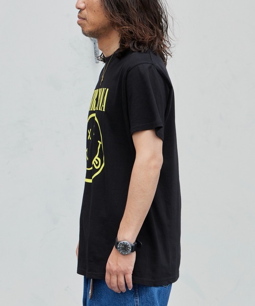 NIRVANA（ニルヴァーナ）の「Nirvana Yellow Happy Face Unisex Black T Shirt 2026年 夏 夏服（Tシャツ/カットソー・メンズ・ブラック・S/M/L/XL）」の7枚目の写真