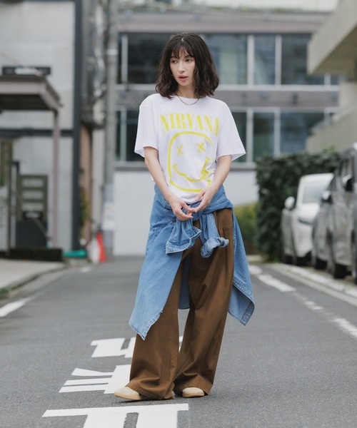 NIRVANA(ニルヴァーナ)の「Nirvana/ニルヴァーナ Yellow Happy Face Unisex Black T Shirt 秋 秋服 2026年秋冬(Tシャツ/カットソー・メンズ・ブラック/ホワイト/ブラック×ホワイト・S/M/L/XL)」の16枚目の写真
