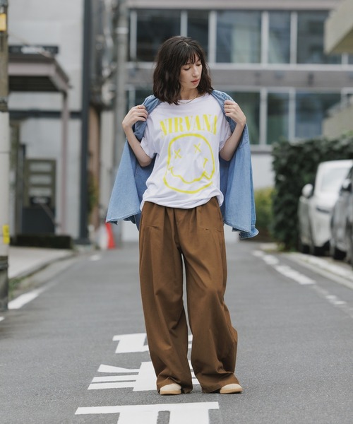 NIRVANA(ニルヴァーナ)の「Nirvana/ニルヴァーナ Yellow Happy Face Unisex Black T Shirt 秋 秋服 2026年秋冬(Tシャツ/カットソー・メンズ・ブラック/ホワイト/ブラック×ホワイト・S/M/L/XL)」の13枚目の写真