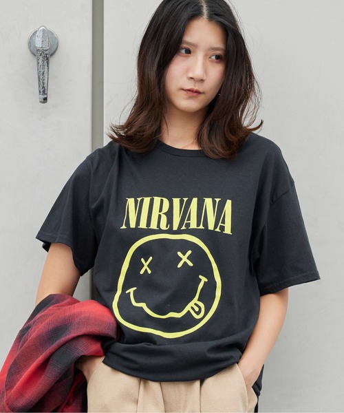 NIRVANA(ニルヴァーナ)の「Nirvana/ニルヴァーナ Yellow Happy Face Unisex Black T Shirt 秋 秋服 2026年秋冬(Tシャツ/カットソー・メンズ・ブラック/ホワイト/ブラック×ホワイト・S/M/L/XL)」の5枚目の写真