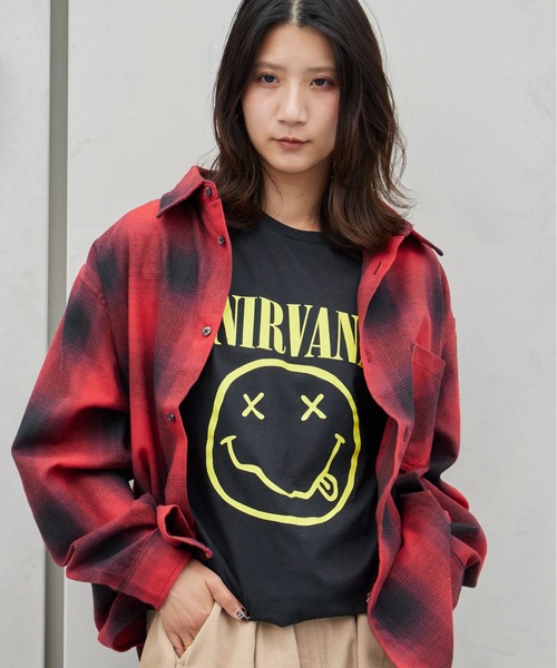 NIRVANA(ニルヴァーナ)の「Nirvana/ニルヴァーナ Yellow Happy Face Unisex Black T Shirt 秋 秋服 2026年秋冬(Tシャツ/カットソー・メンズ・ブラック/ホワイト/ブラック×ホワイト・S/M/L/XL)」の4枚目の写真