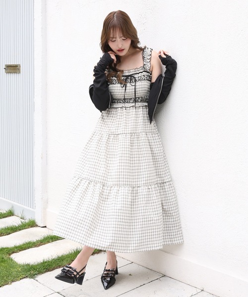 one after another NICE CLAUP(ワンアフターアナザーナイスクラップ)の「背中あき配色リボンシャーリングロングワンピ(ワンピース・レディース・ブラック/グレー系その他/ホワイト系その他/ブルー系その他・SMALL/MEDIUM)」の16枚目の写真