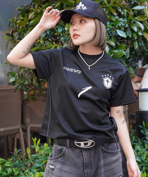 GUIDER（ガイダー）の「【GUIDER】ナンバリング メッシュ Tee / Numbered Mesh Tee（Tシャツ/カットソー・メンズ・ブラック×ブルー/ブラック×イエロー/ブラック×ホワイト・M/S/L）」の2枚目の写真