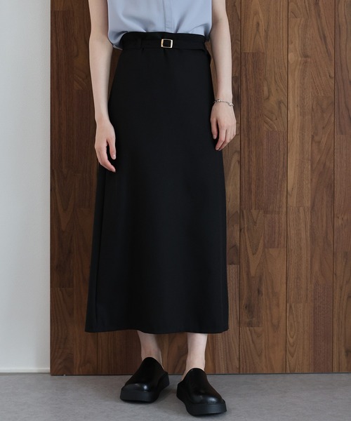 J by blue(ジェイバイブルー)の「《2サイズ展開》ベルト付きリネンタイトスカート(スカート・レディース・ブラック/ベージュ・LARGE/MEDIUM)」の2枚目の写真