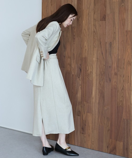 J by blue(ジェイバイブルー)の「《2サイズ展開》ベルト付きリネンタイトスカート(スカート・レディース・ブラック/ベージュ・LARGE/MEDIUM)」の4枚目の写真