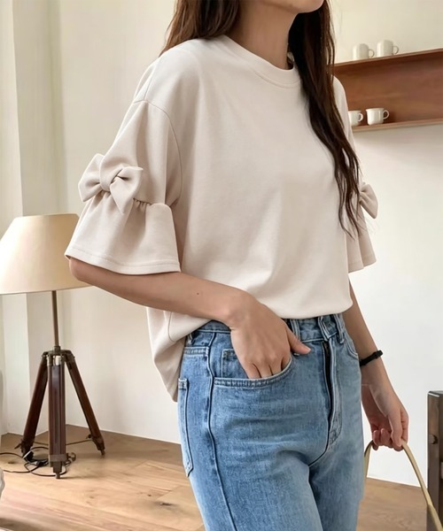 Doula Doula(ドゥーラドゥーラ)の「リボンフレアスリーブTシャツ(Tシャツ/カットソー・レディース・グレー/ブラック/ベージュ・FREE)」の5枚目の写真