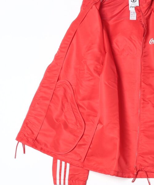 adidas(アディダス)の「コカ・コーラ クラシック スポーツ ナイロンパーカー / アディダスオリジナルス adidas Originals(ナイロンジャケット・メンズ・レッド・MEDIUM/SMALL/X-SMALL/XX-LARGE/3XL/LARGE/X-LARGE)」の8枚目の写真