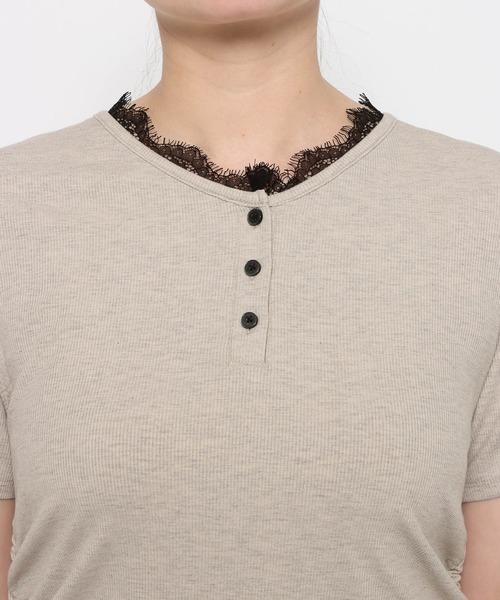 HARE（ハレ）の「レースドッキングヘンリーVネックカットソー(HARE)（Tシャツ/カットソー・レディース・グレイッシュベージュ/ブラック・FREE）」の10枚目の写真