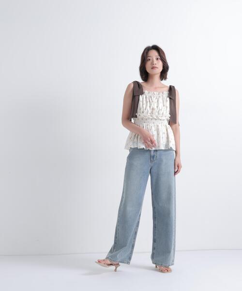 NATURAL BEAUTY BASIC（ナチュラルビューティーベーシック）の「フラワーショルダーリボンキャミ（シャツ/ブラウス・レディース・ネイビー系/ベージュ系その他・ﾌﾘ-）」の3枚目の写真