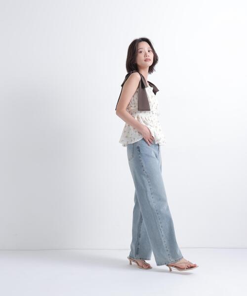 NATURAL BEAUTY BASIC（ナチュラルビューティーベーシック）の「フラワーショルダーリボンキャミ（シャツ/ブラウス・レディース・ネイビー系/ベージュ系その他・ﾌﾘ-）」の5枚目の写真