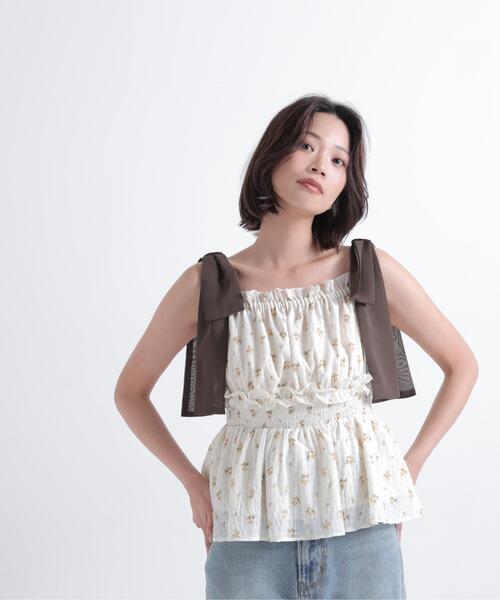 NATURAL BEAUTY BASIC（ナチュラルビューティーベーシック）の「フラワーショルダーリボンキャミ（シャツ/ブラウス・レディース・ネイビー系/ベージュ系その他・ﾌﾘ-）」の6枚目の写真