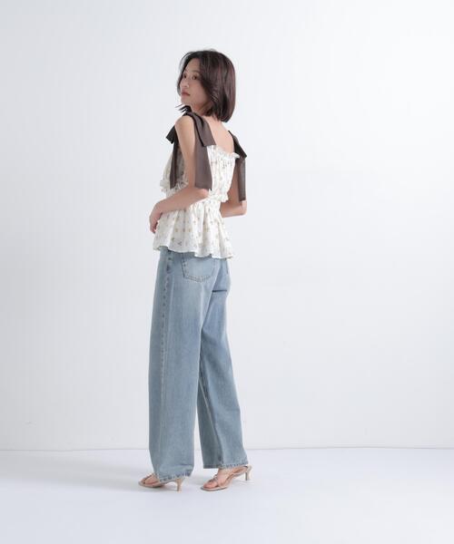 NATURAL BEAUTY BASIC（ナチュラルビューティーベーシック）の「フラワーショルダーリボンキャミ（シャツ/ブラウス・レディース・ネイビー系/ベージュ系その他・ﾌﾘ-）」の7枚目の写真