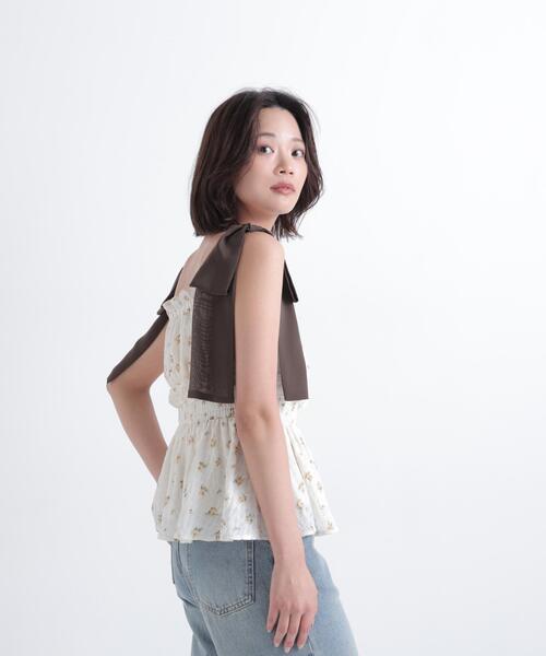 NATURAL BEAUTY BASIC（ナチュラルビューティーベーシック）の「フラワーショルダーリボンキャミ（シャツ/ブラウス・レディース・ネイビー系/ベージュ系その他・ﾌﾘ-）」の8枚目の写真