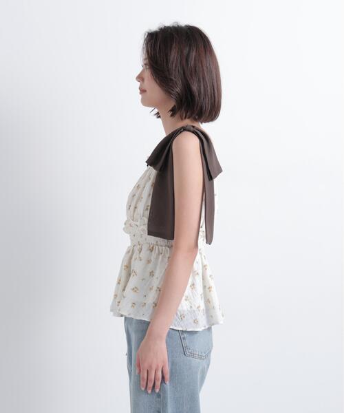 NATURAL BEAUTY BASIC（ナチュラルビューティーベーシック）の「フラワーショルダーリボンキャミ（シャツ/ブラウス・レディース・ネイビー系/ベージュ系その他・ﾌﾘ-）」の10枚目の写真