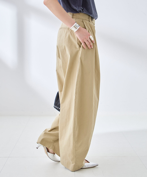 journal standard L'essage(ジャーナルスタンダードレサージュ)の「BALLOONワイドチノパンツ(チノパンツ・レディース・ベージュ/カーキ・38/36)」の5枚目の写真