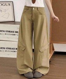 ボリューム感が可愛い、今っぽく決まるワイドカーゴパンツ