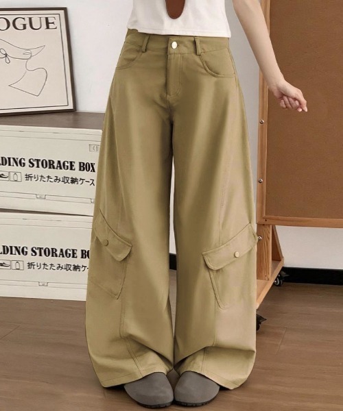 Forcement(フォースメント)の「ボリューム感が可愛い、今っぽく決まるワイドカーゴパンツ(その他パンツ・レディース・ブラック/ベージュ/カーキ・FREE)」の3枚目の写真