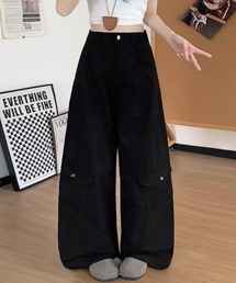 ボリューム感が可愛い、今っぽく決まるワイドカーゴパンツ