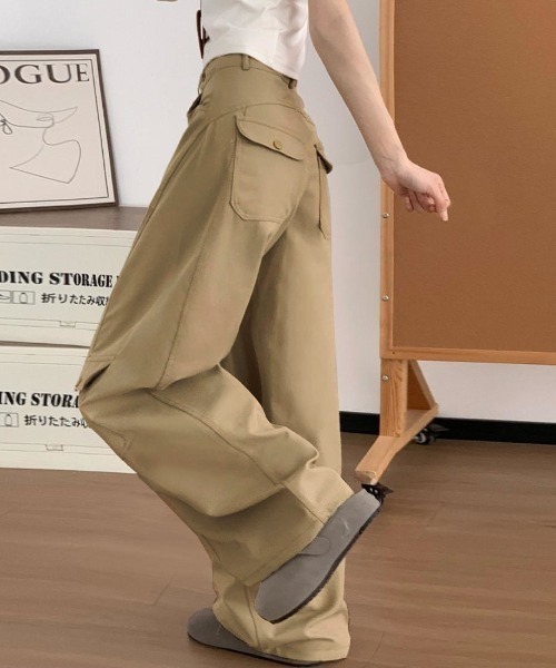 Forcement(フォースメント)の「ボリューム感が可愛い、今っぽく決まるワイドカーゴパンツ(その他パンツ・レディース・ブラック/ベージュ/カーキ・FREE)」の7枚目の写真